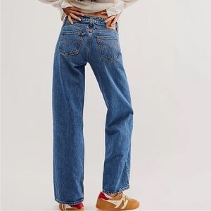 Levi’s Low Loose Jeans blue size 29 low rise wide leg baggy dad
